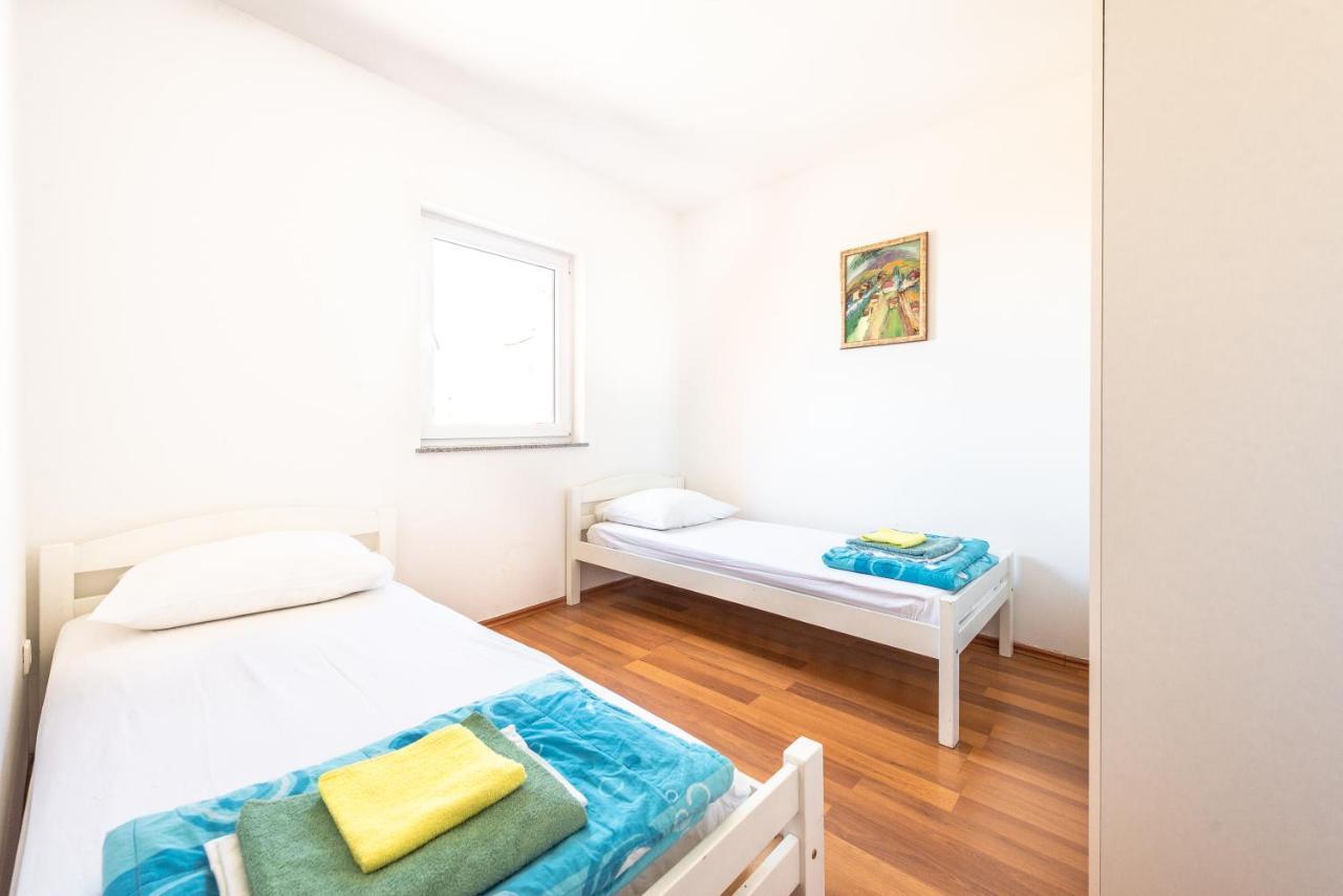 Apartment Damir โนวาลยา ภายนอก รูปภาพ